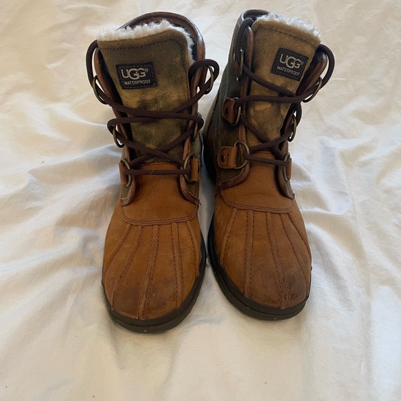 Ugg Waterproof Boot - Picture 2 of 3